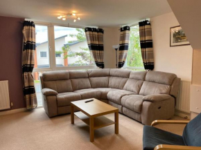 Comfortable 3-Storey House with Free Car Parking